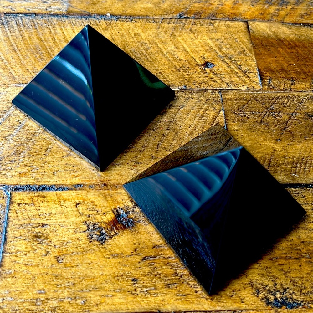 2 black obsidian Pyramid set